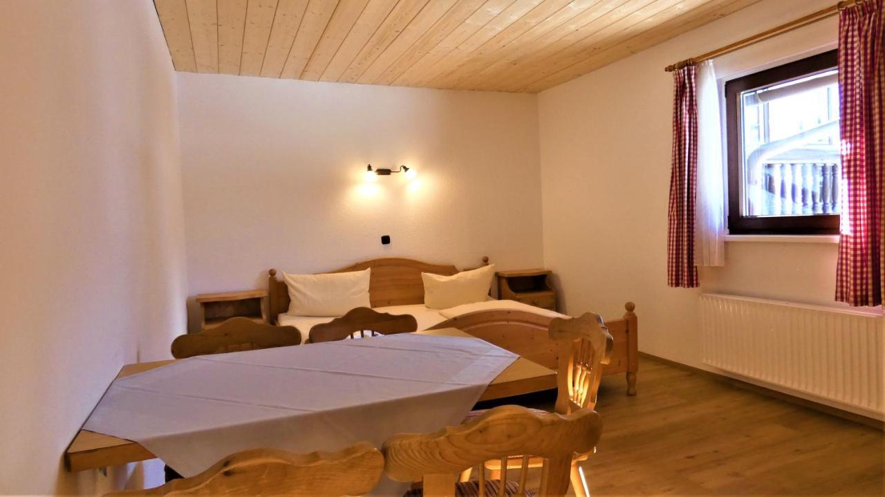 6-Bed Room