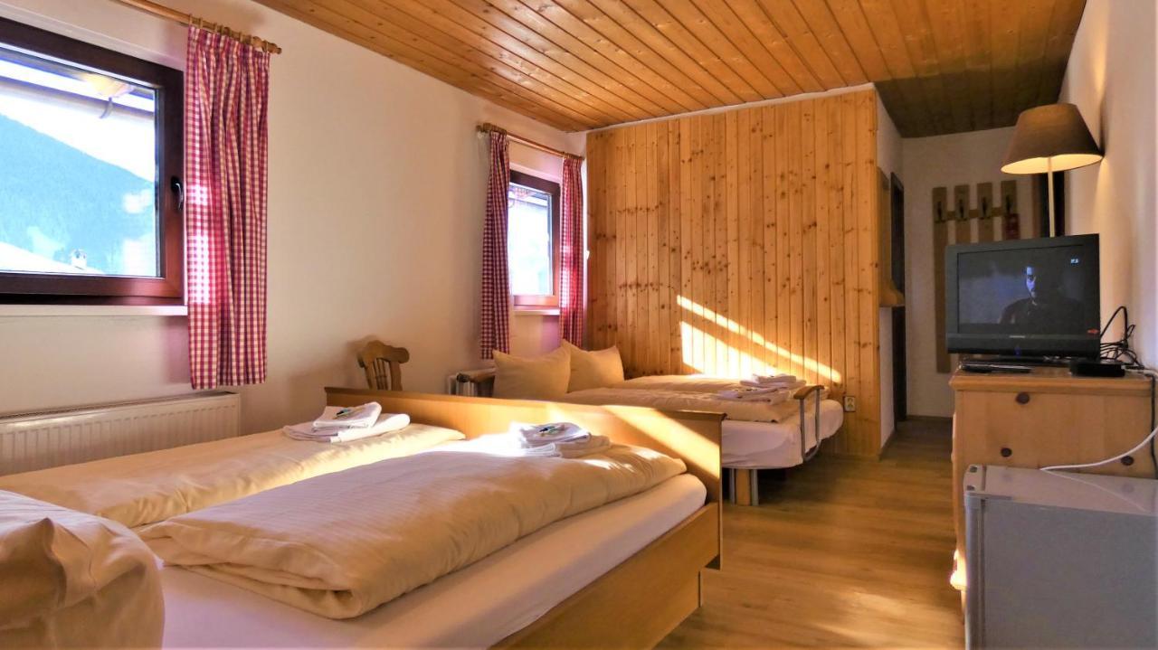 6-Bed Room